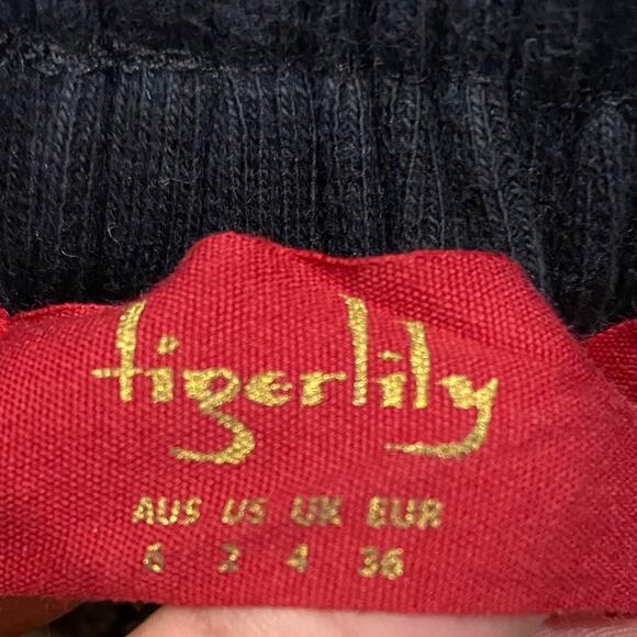 Tigerlily Knit Stripe Shorts Sz 2 Pull on Shorts Cream Stripe Shorts - Picture 7 of 8